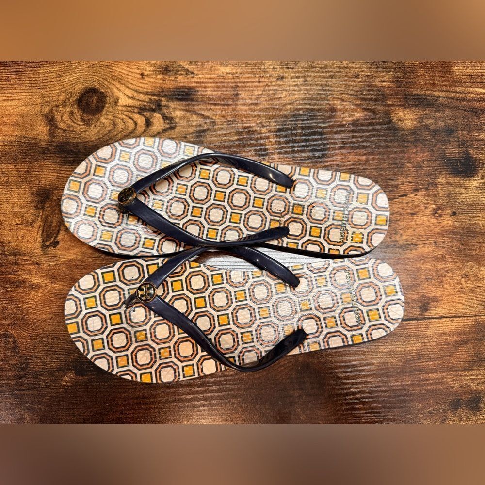Tory Burch Navy and Orange Geo Print Flip Flops Size 6.5/7 - Picture 2 of 11